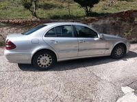 Usata Mercedes E220 150 CV (110 kW) 2002 Grigio Berlina