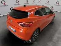 Usata Renault Clio V Techno 101 CV (74 kW) 2023 Arancione Berlina