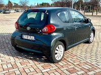 Usata Toyota Aygo 68 CV (50 kW) 2005 Grigio Utilitaria