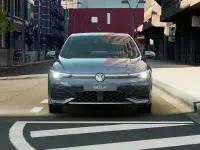 Nuova VW Golf VIII R-line Plus 150 CV (110 kW) 2026 Anemone blue metallizzato Berlina