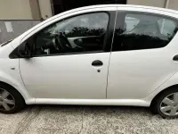 Usado Toyota Aygo Connect Style 68 HP (50 kW) 2010 Branco Citadino