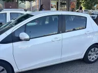 Usata Toyota Yaris Cool 69 CV (50 kW) 2015 Bianco Utilitaria