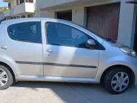 Usata Peugeot 107 Active 68 CV (50 kW) 2009 Argento Utilitaria
