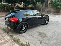 Usata Mercedes A180 109 CV (80 kW) 2016 Nero SUV