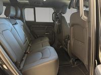 Usata Land Rover Defender S 200 CV (147 kW) 2025 Santorini black SUV