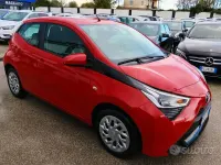 Usata Toyota Aygo 72 CV (52 kW) 2019 Rosso Utilitaria