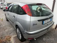 Usata Ford Focus 90 CV (66 kW) 2004 Grigio Berlina