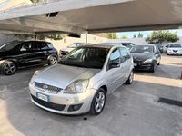 Usata Ford Fiesta Ghia 70 CV (51 kW) 2008 Grigio Utilitaria