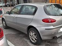 Usata Alfa Romeo 147 Distinctive 116 CV (85 kW) 2003 Grigio Utilitaria