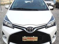 Usata Toyota Yaris Lounge 90 CV (66 kW) 2015 Bianco Berlina