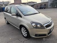 Usata Opel Zafira 150 CV (110 kW) 2006 Grigio Monovolume