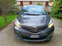 Usata Toyota Yaris Lounge 69 CV (50 kW) 2014 Grigio Berlina
