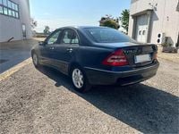 Usata Mercedes C200 Elegance 143 CV (105 kW) 2002 Blu Berlina