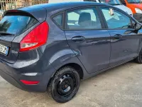 Usata Ford Fiesta 70 CV (51 kW) 2011 Grigio Berlina