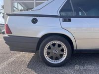 Usata Alfa Romeo 75 110 CV (80 kW) 1988 Grigio Berlina