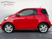 Usata Toyota iQ 98 CV (72 kW) 2011 Rosso Utilitaria
