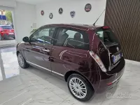 Usado Lancia Ypsilon 69 HP (50 kW) 2011 Vermelho Citadino