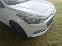 Usata Hyundai i20 75 CV (55 kW) 2015 Bianco Berlina