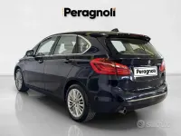 Usata BMW 218 Active Tourer Luxury Line 150 CV (110 kW) 2016 Blu Monovolume
