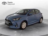 Usata Toyota Yaris Hybrid Active 116 CV (85 kW) 2021 Blu Berlina