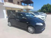Usado Lancia Ypsilon Silver 69 HP (50 kW) 2026 Azul Citadino