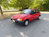 Usata Ford Fiesta S 53 CV (38 kW) 1990 Rosso Utilitaria