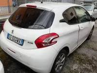 Usata Peugeot 208 68 CV (50 kW) 2013 Bianco Utilitaria
