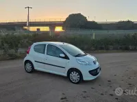 Usata Peugeot 107 68 CV (50 kW) 2010 Bianco Utilitaria