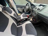 Usata Renault Clio III 75 CV (55 kW) 2011 Blu Berlina