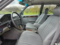 Usata Mercedes E300 220 CV (161 kW) 1990 Grigio Berlina