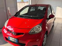 Usata Toyota Aygo Connect Style 67 CV (49 kW) 2010 Rosso Utilitaria