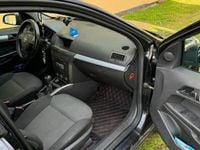 Usata Opel Astra 105 CV (77 kW) 2005 Nero Utilitaria