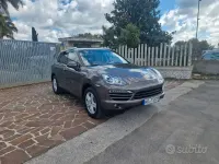 Usata Porsche Cayenne 245 CV (180 kW) 2012 Giallo SUV