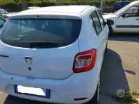 Usata Dacia Sandero Lauréate 75 CV (55 kW) 2017 Bianco Berlina