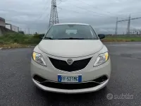 Usata Lancia Ypsilon Gold 69 CV (50 kW) 2016 Bianco Utilitaria