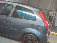 Usata Ford Fiesta 68 CV (50 kW) 2006 Grigio Utilitaria