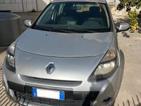 Usata Renault Clio II 75 CV (55 kW) 2010 Grigio Berlina