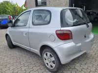 Begagnad Toyota Yaris 68 HK (50 kW) 2000 Grå Sedan