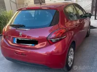 Usata Peugeot 208 68 CV (50 kW) 2018 Rosso Utilitaria