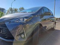 Usata Toyota Yaris Hybrid Active 73 CV (53 kW) 2018 Grigio Berlina
