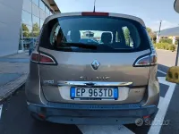 Usata Renault Scénic III 110 CV (80 kW) 2013 Marrone Berlina