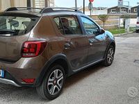 Usata Dacia Sandero Stepway 95 CV (69 kW) 2019 Marrone Berlina