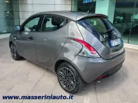 Begagnad Lancia Ypsilon 69 HK (50 kW) 2019 Grå