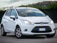 Usata Ford Fiesta Titanium 96 CV (70 kW) 2010 Bianco Utilitaria