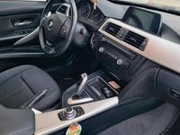 Begagnad BMW 318 Efficient Dynamics 143 HK (105 kW) 2014 Grå Sedan