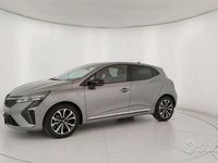 Begagnad Renault Clio V Techno 91 HK (66 kW) 2024 Grå Sedan