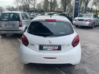 Usata Peugeot 208 Active 102 CV (75 kW) 2020 Bianco Utilitaria
