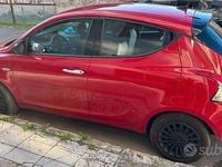 Usata Lancia Ypsilon Silver 69 CV (50 kW) 2023 Rosso Utilitaria