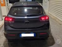 Usata Kia Rio 84 CV (61 kW) 2019 Grigio Berlina