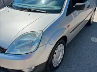 Usata Ford Fiesta Ghia 75 CV (55 kW) 2004 Grigio Utilitaria
